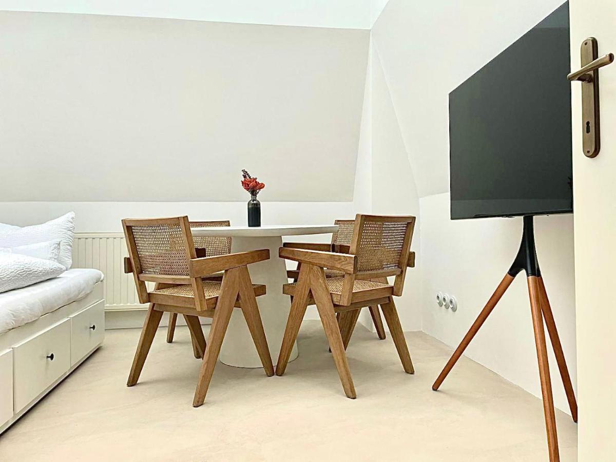Apartma Linda 1880 การ์โลวีวารี ภายนอก รูปภาพ